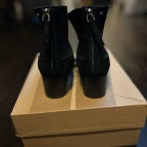 UGG Women's Bandara Velvety Suede Heeled Ankle Boots-Black Size 9 NWT - Picture 3 of 3